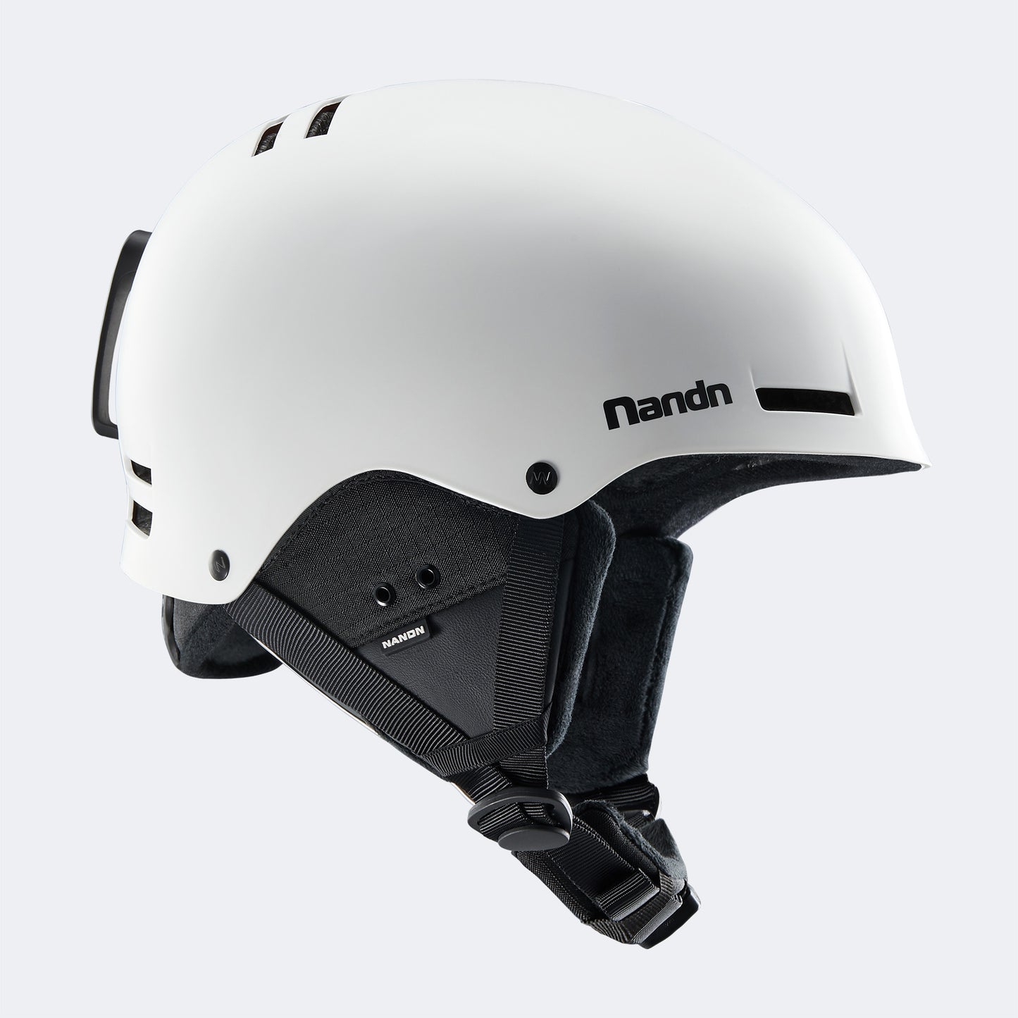 Warm and impact-resistant ski helmet NT30II