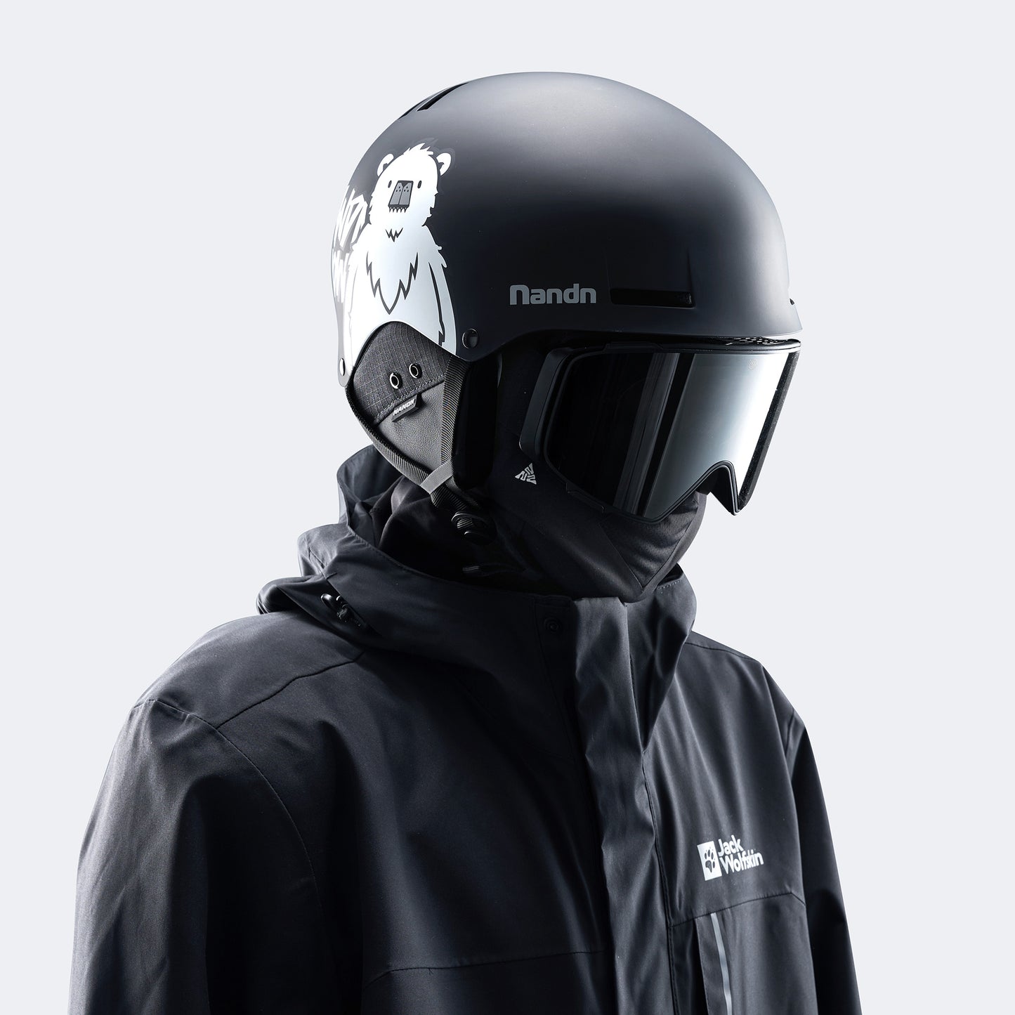 Small brim warm and shockproof ski helmet NT30