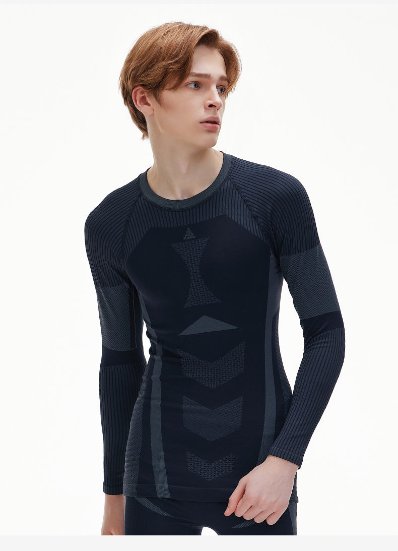 La biancheria intima da sci ad asciugatura rapida comprime i muscoli, assorbe l'umidità, trasporta il sudore e si asciuga rapidamente 