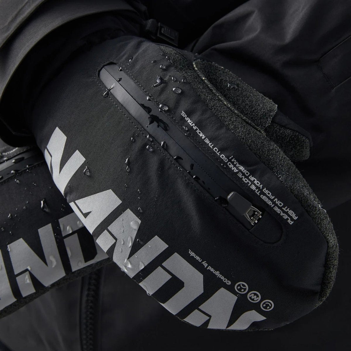 NANEND Professional ski gloves with built - in wrist protection and waterproof design - NANEND