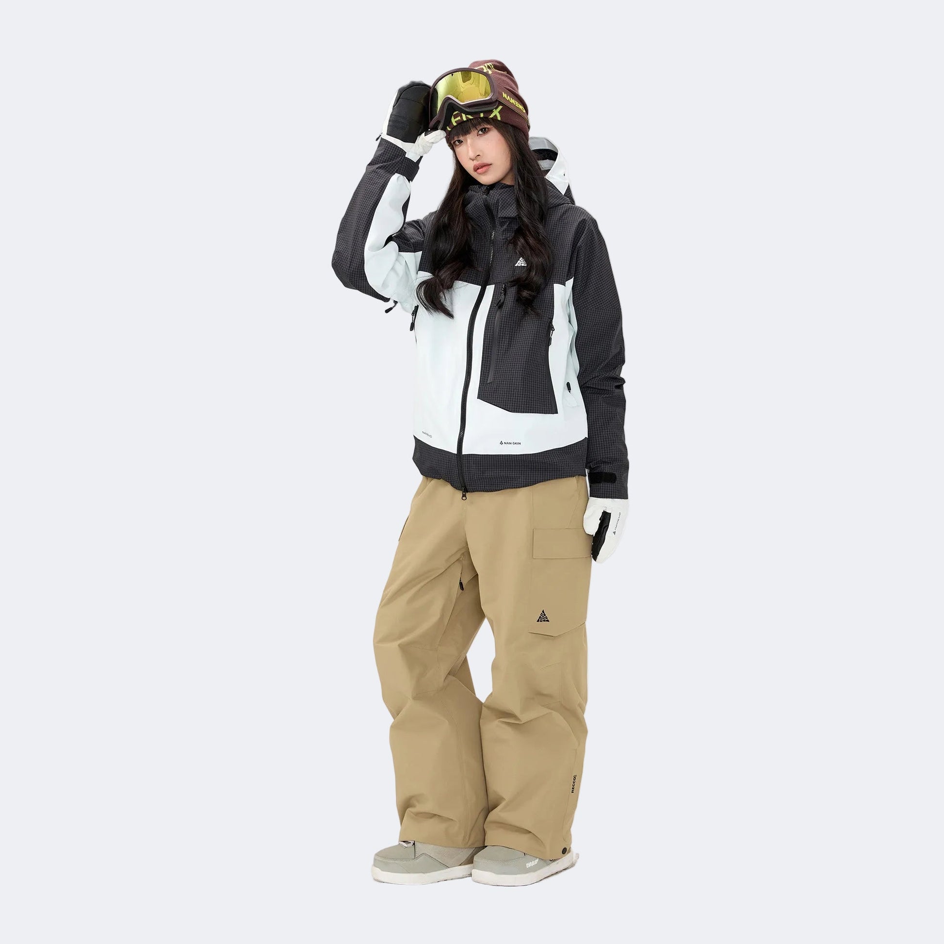 Plaid color-blocked warm workwear-style ski suit - Unisex - NANEND（
Black and white top + Khaki pants）